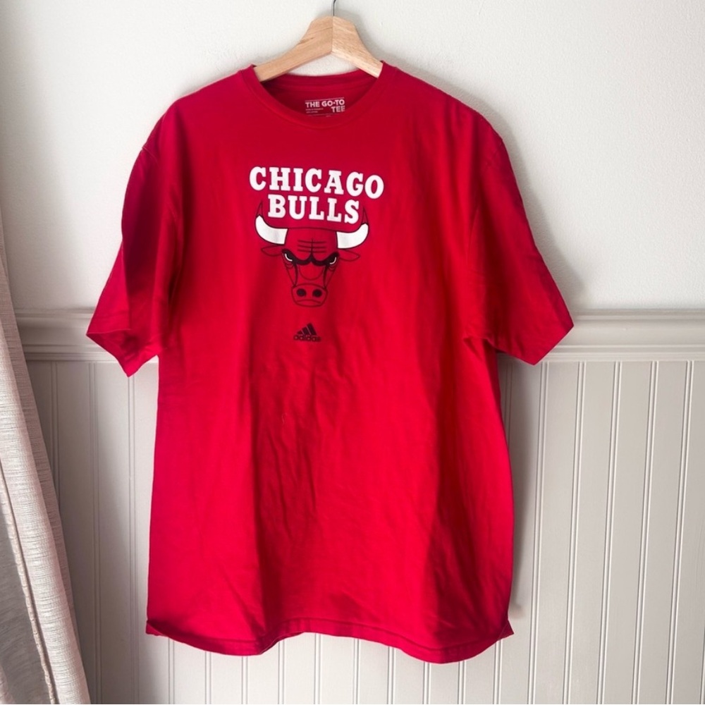 Adidas Chicago Bulls NBA Red Graphic Tee Mens XL